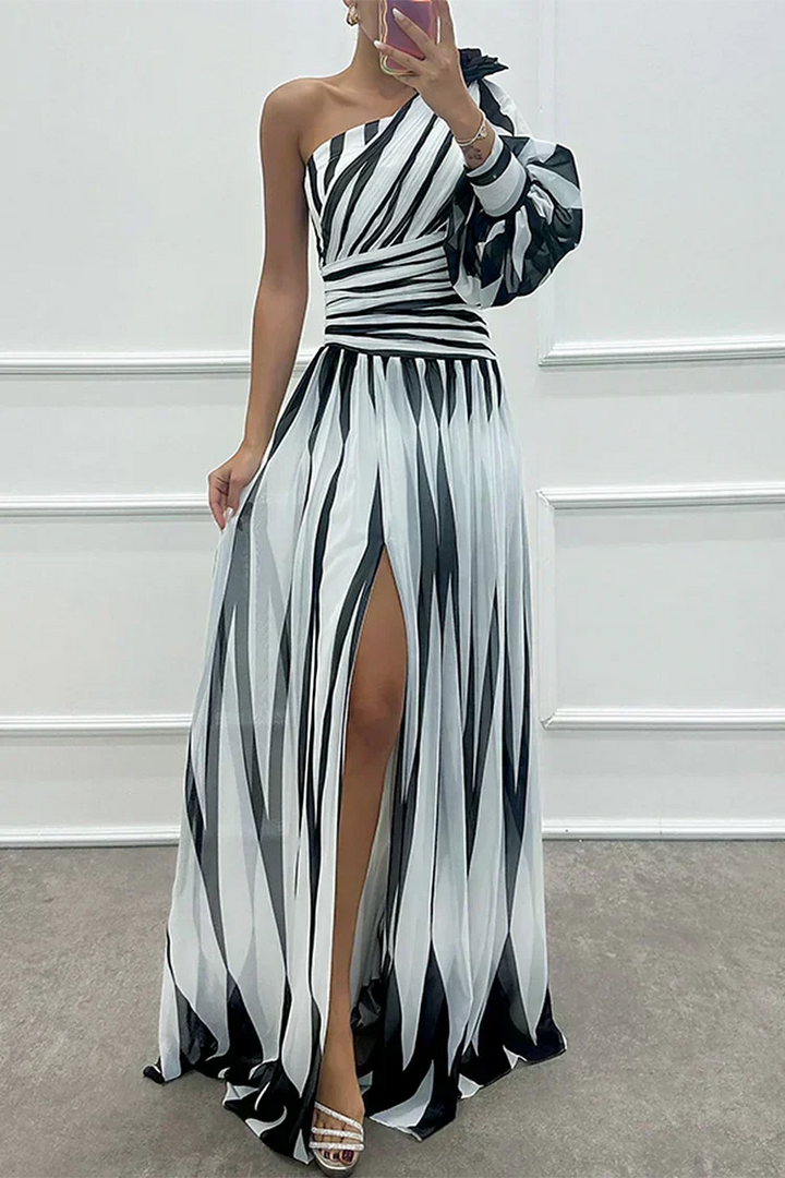 Leslie | Elegant Striped Maxi Dress with One Shoulder