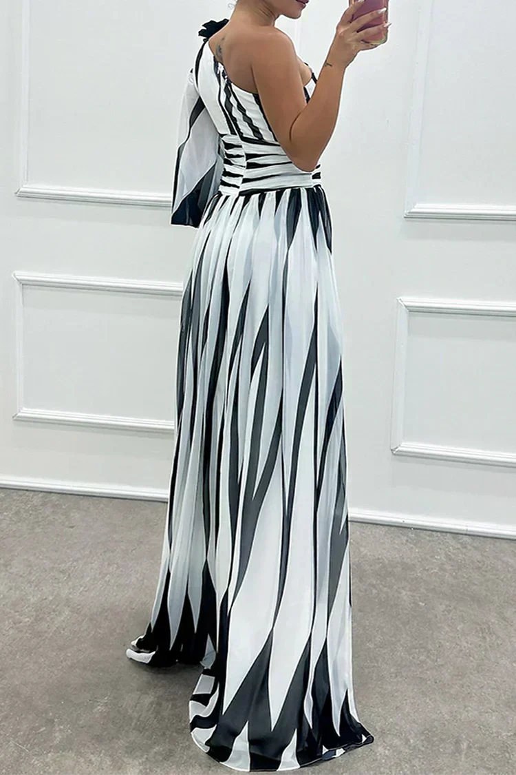 Leslie | Elegant Striped Maxi Dress with One Shoulder