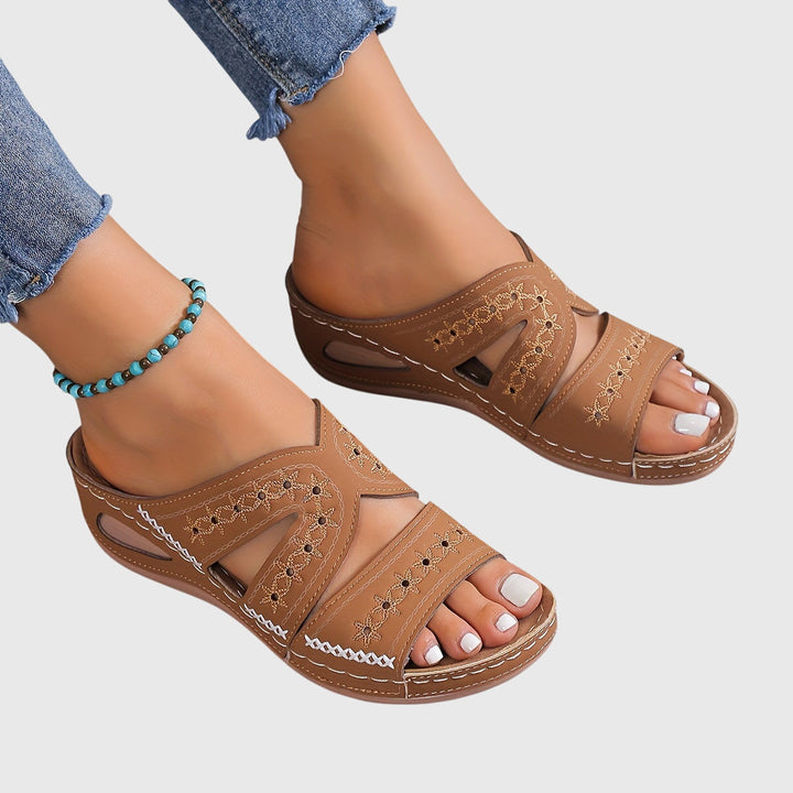 Revue | Lightweight Orthopedic Sandals