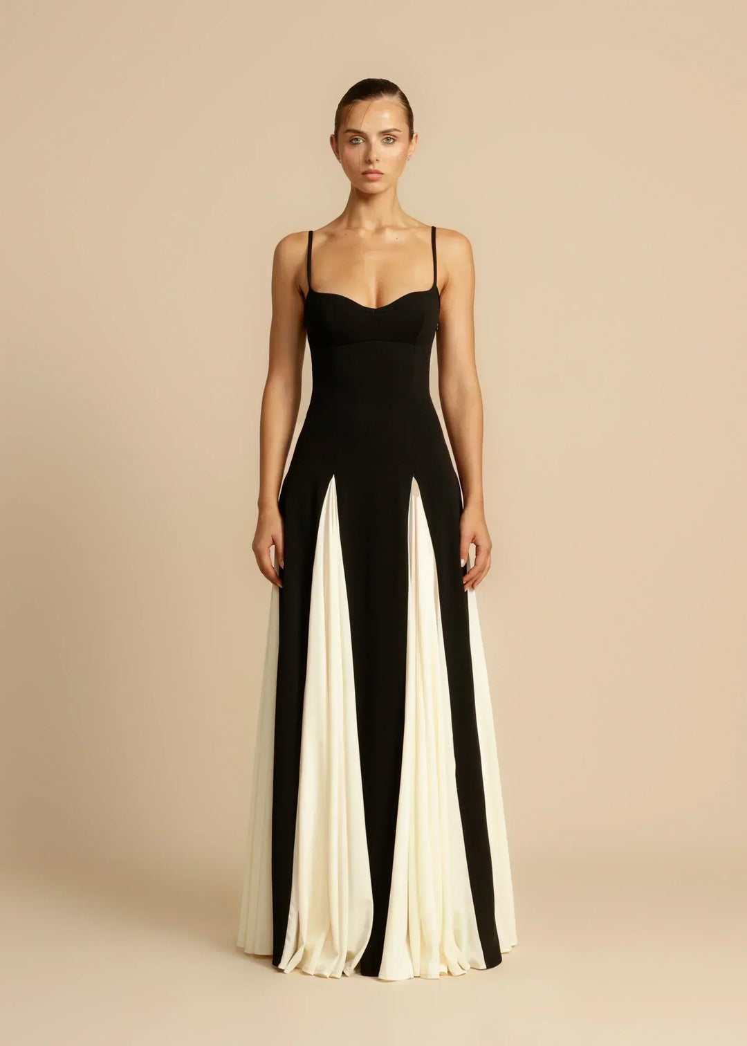 Vida | Elegant Contrast Ruffles Maxi Dress
