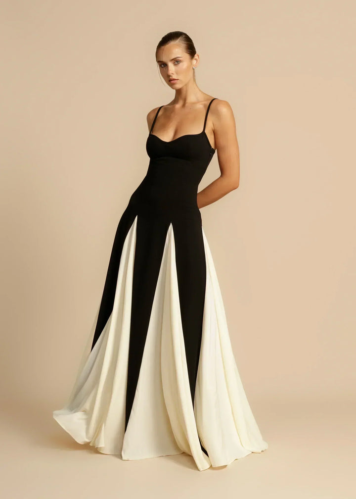 Vida | Elegant Contrast Ruffles Maxi Dress