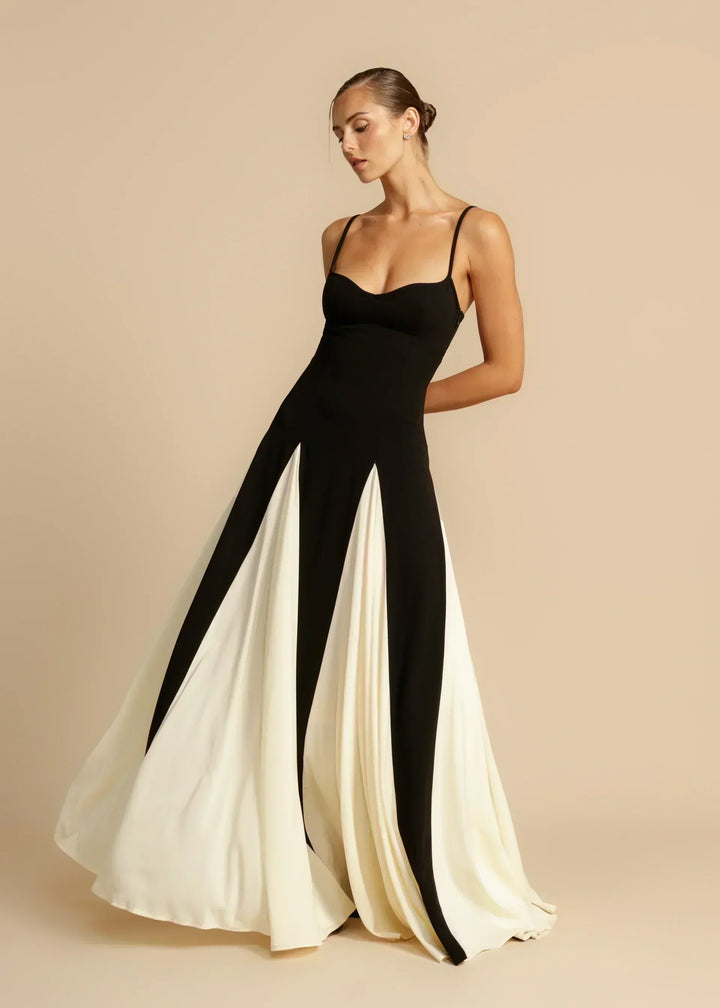Vida | Elegant Contrast Ruffles Maxi Dress