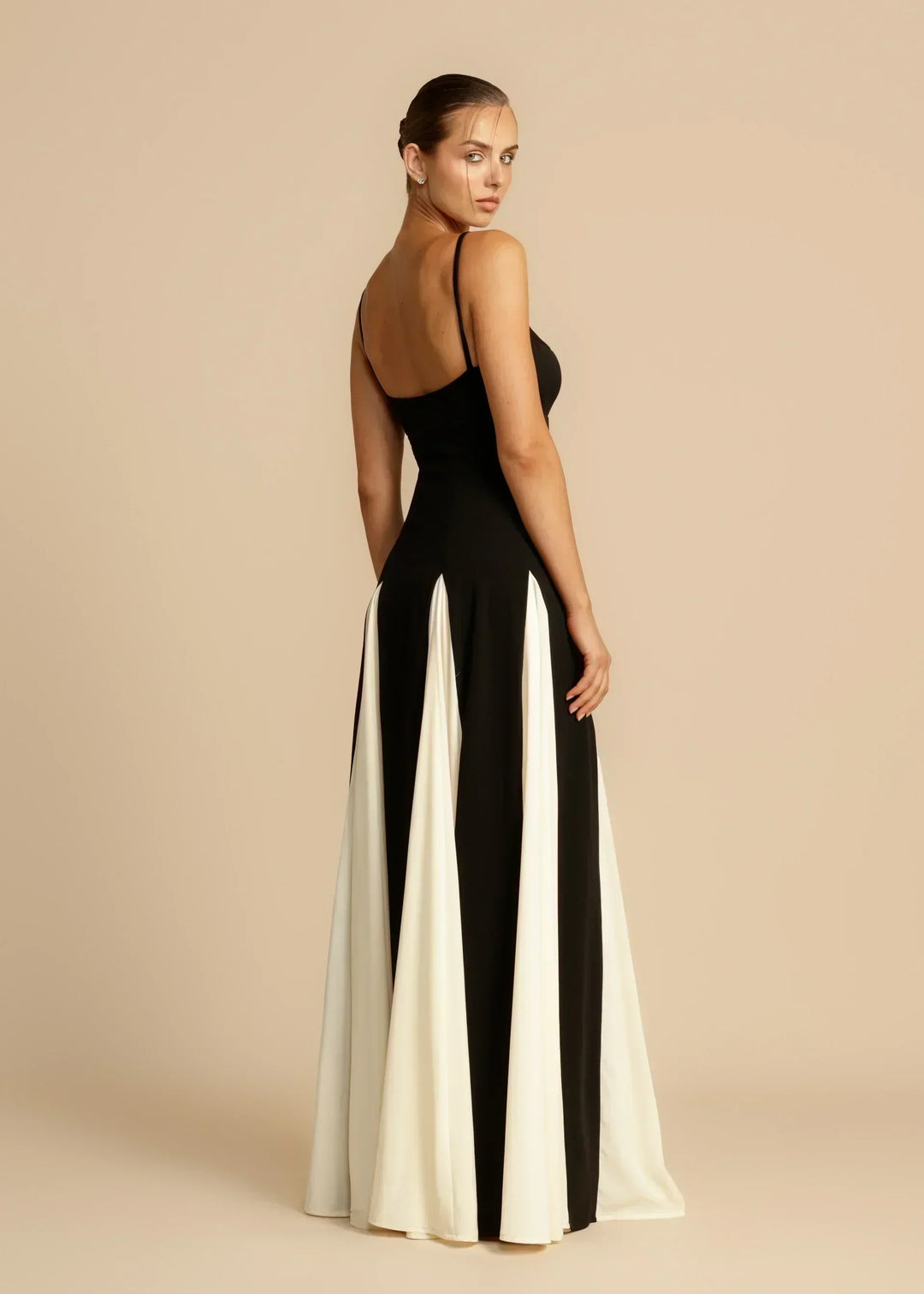 Vida | Elegant Contrast Ruffles Maxi Dress