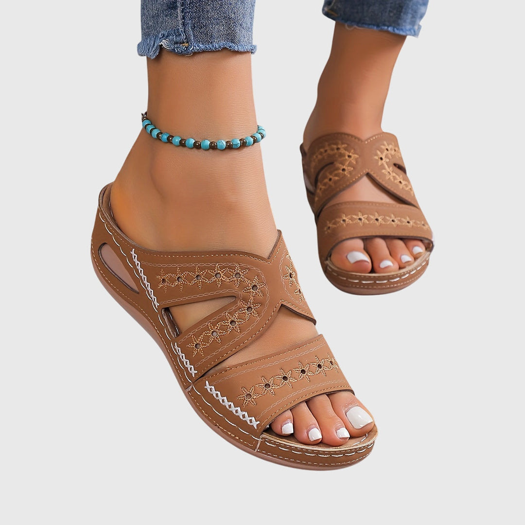 Revue | Lightweight Orthopedic Sandals