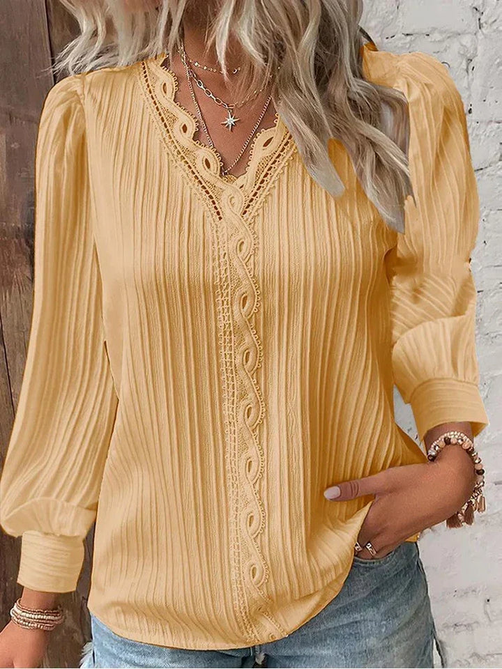 Lylah | Blouse with Chiffon and Lace Details