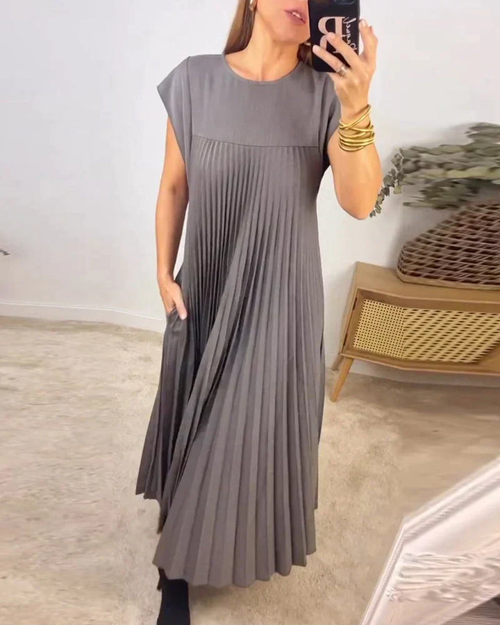 Samiya | Sleeveless Pleated Dress