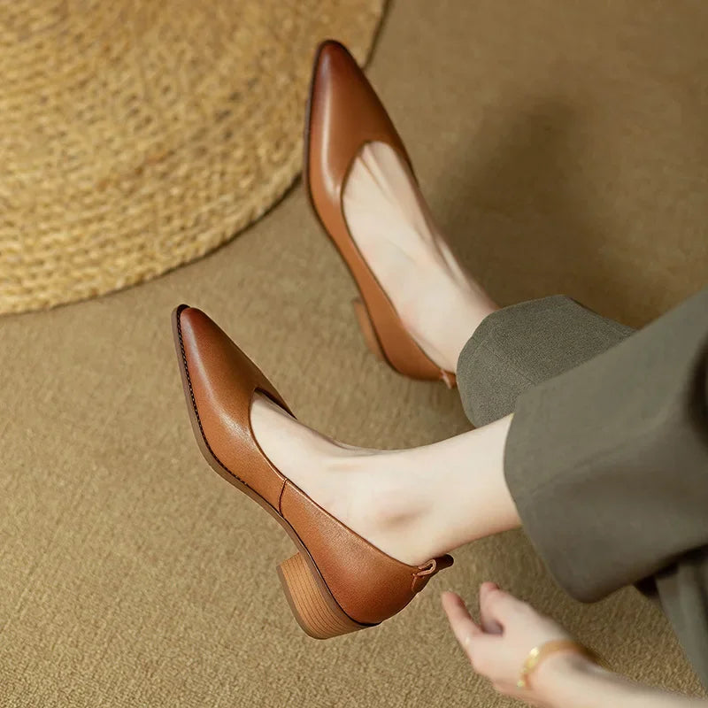 Mollie | Classic Pumps