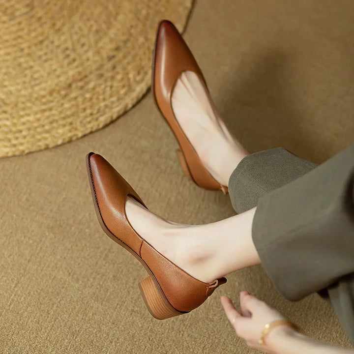 Mollie | Classic Pumps