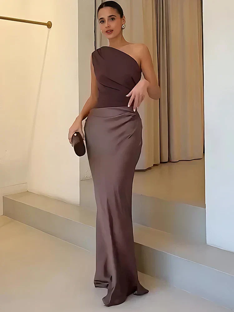 Alma | Maxi Dress with a Gilt in Satin