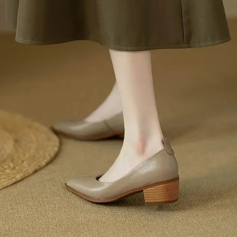 Mollie | Classic Pumps