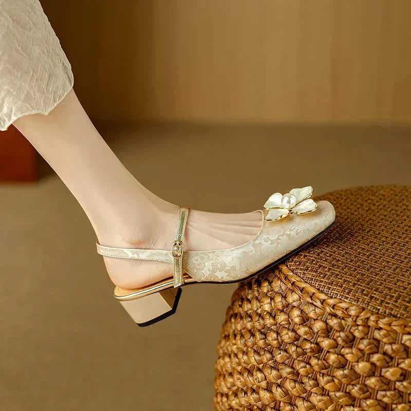 Brooks | Elegant Pumps