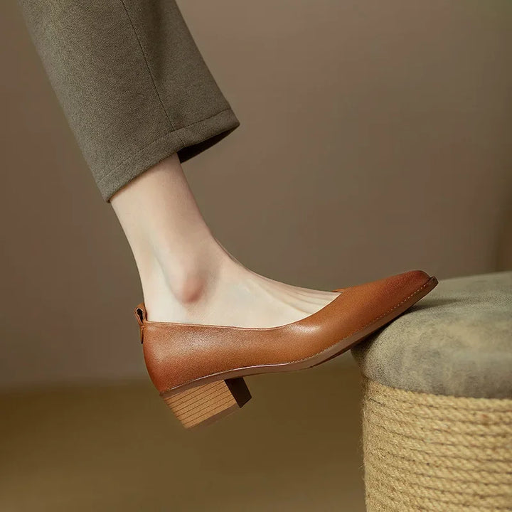 Mollie | Classic Pumps