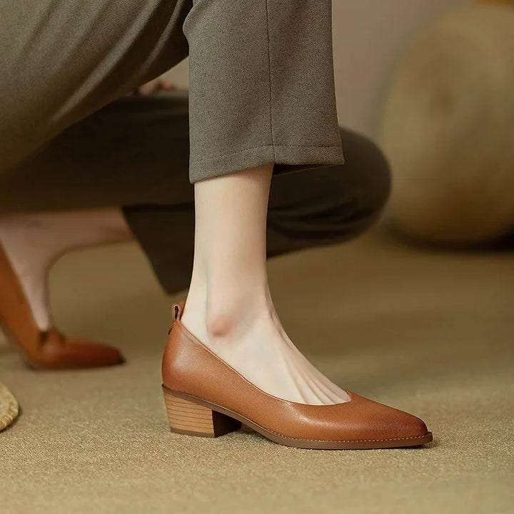 Mollie | Classic Pumps