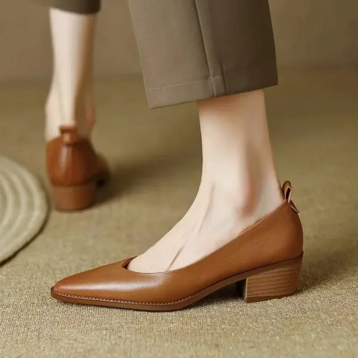 Mollie | Classic Pumps