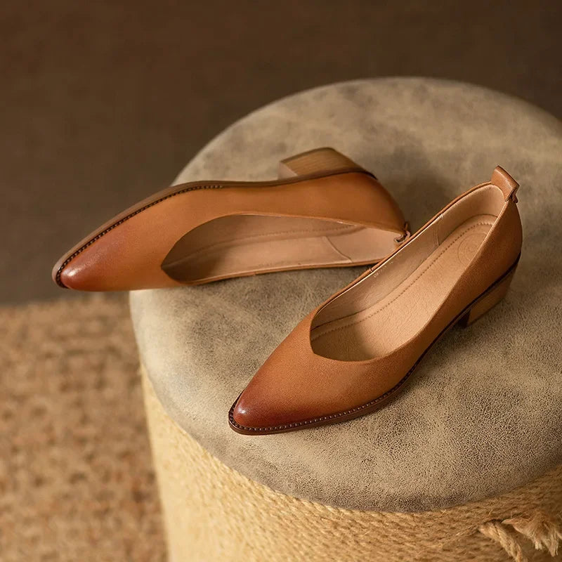 Mollie | Classic Pumps