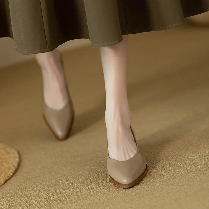 Mollie | Classic Pumps