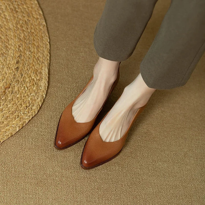Mollie | Classic Pumps