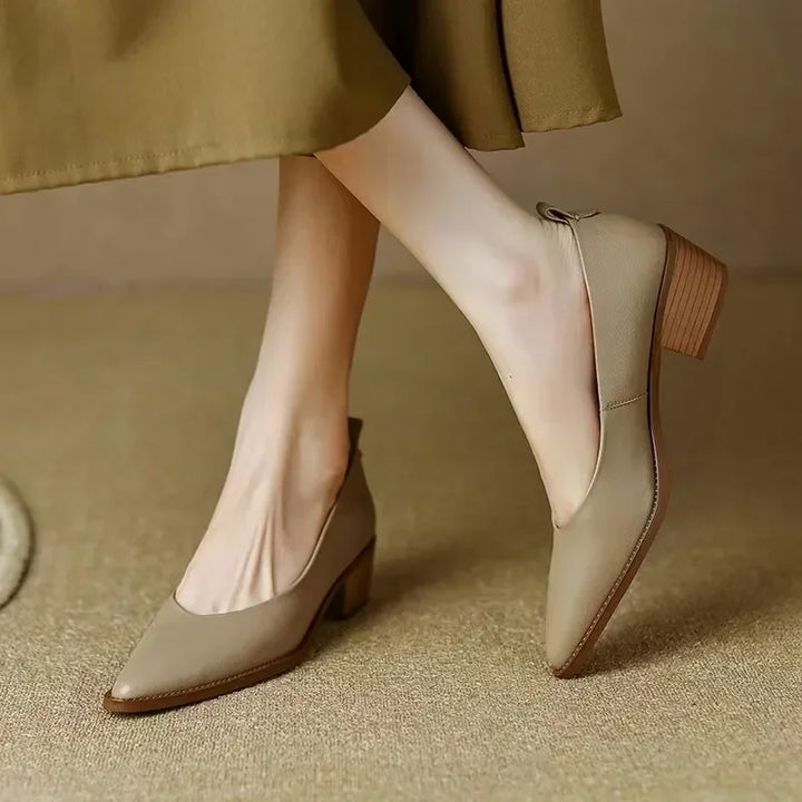 Mollie | Classic Pumps