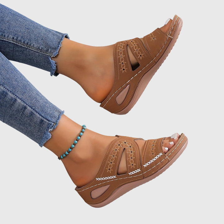 Revue | Lightweight Orthopedic Sandals