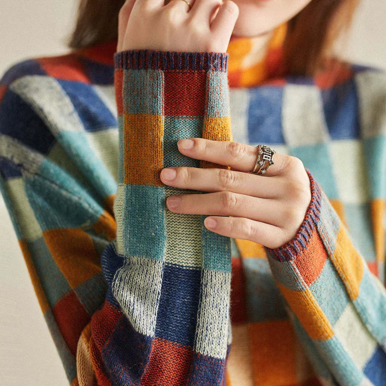 Faye – Retro Check Turtleneck Sweater